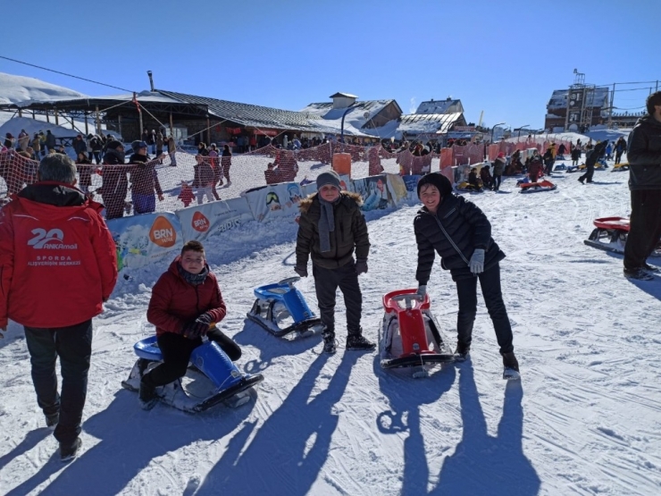 Çözüm Koleji Öğrencilerinin Erciyes’te Kayak Keyfi