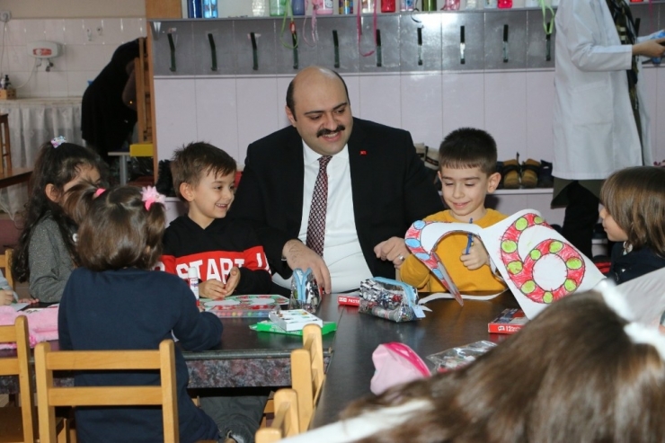 Anaokulu Öğrencilerine Başkan Orhan Sürprizi