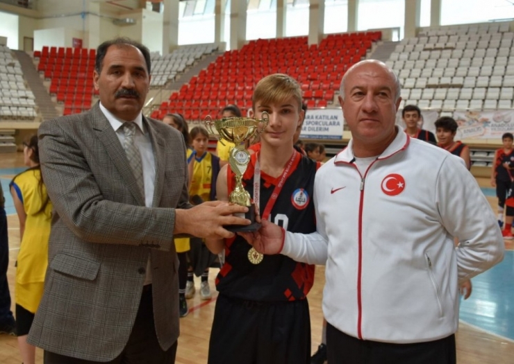 Yıldızlar Kız-erkek Basketbol Müsabakaları Tamamlandı