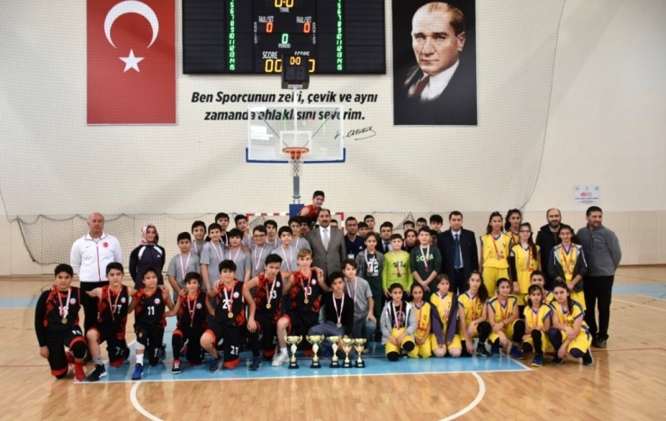 Yıldızlar Kız-erkek Basketbol Müsabakaları Tamamlandı