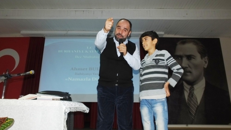 Ahmet Bulut: “Namazsız Müslüman Şarjsız Telefon Gibidir”