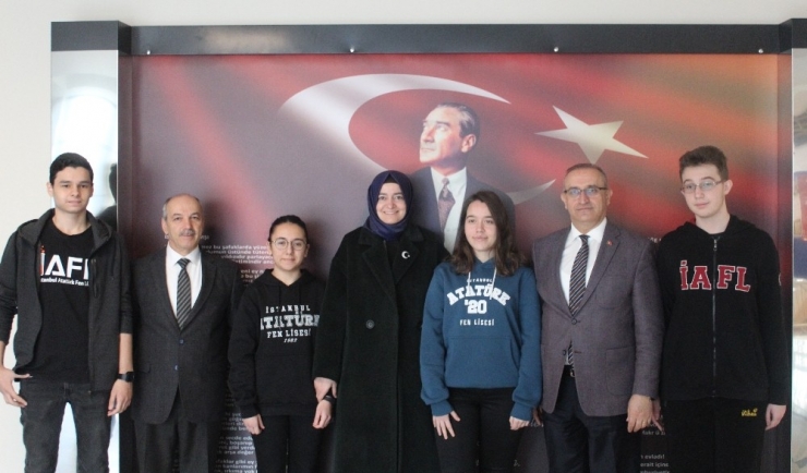 Kaya’dan Öğrencilere Altın Öğütler: "İdeallerinizden Vazgeçmeyin"