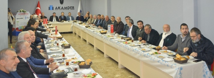 Akamder’de "Müteahhitlik Yasası" Konuşuldu