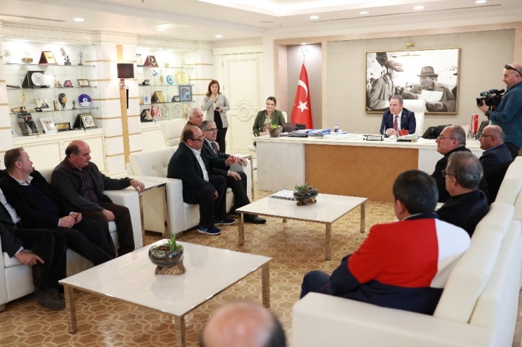 Başkan Böcek, “Esnafın Her Zaman Yanındayız”