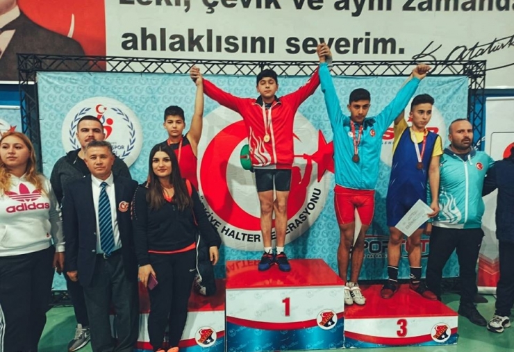 Ispartalı Haltercilerden Türkiye Şampiyonluğu