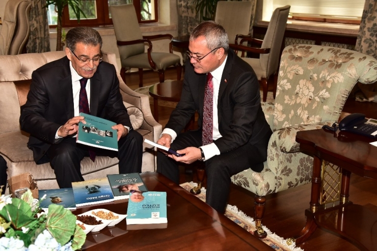 Eski Bakan Güçlü Manisa’da