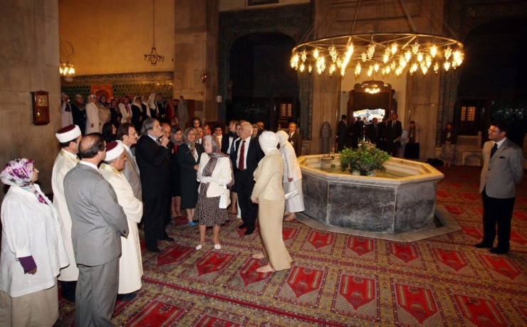 Ortaylı’nın, Kraliçe’nin Yeşil Cami Ziyaretindeki Kur’an Tilaveti Eleştirisine Prof. Ay’dan Cevap