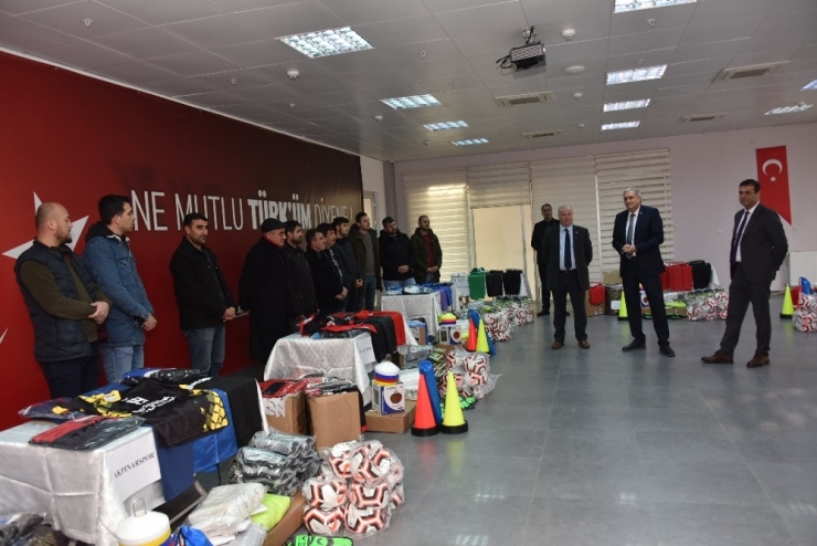 Başkan Bakkalcıoğlu’ndan Amatör Spor Kulüplerine Malzeme Yardımı