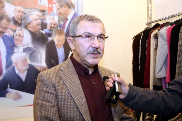 Başkan Deniz Köken, Çocuklara Bot Ve Mont Hediye Etti