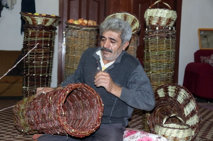 40 Yıldır Söğüt Ağacından Sepet Yapıyor