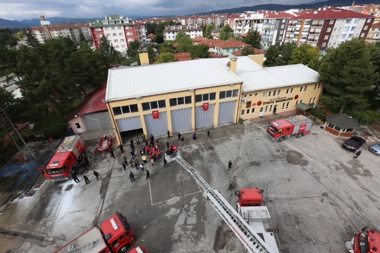 Bolu Belediyesi İtfaiye Müdürlüğü Ekipleri 12 Ayda 1286 Olaya Müdahale Etti