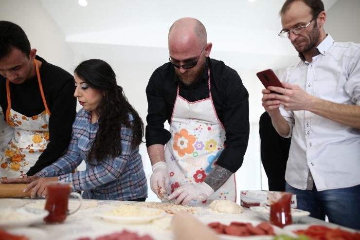 Görme Engelliler, Pizza Yaparak Hünerlerini Sergiledi
