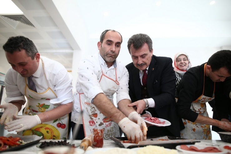 Görme Engelliler, Pizza Yaparak Hünerlerini Sergiledi