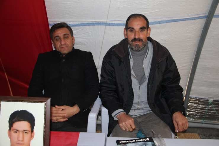 Hdp Önündeki Ailelerin Evlat Nöbeti 134’üncü Gününde