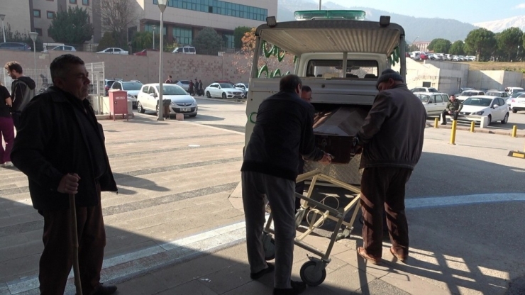 Parkta Cesedi Bulunan Gencin Ölüm Nedeni ‘Çakmak Gazı’ Zehirlenmesi