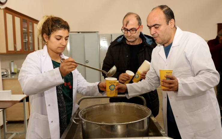 Büyükşehir Belediyesi’nden Engelli Kursiyerlere Çorba İkramı