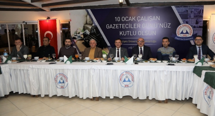 Erü Rektörü Çalış, Gazetecilerle Bir Araya Geldi