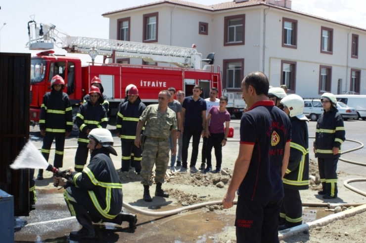 Erzincan İtfaiyesi 2019 Yılında 3 Bin 500 Kişiye Eğitim Verdi