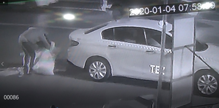 Fatih’te Elbise Hırsızlığı Kamerada