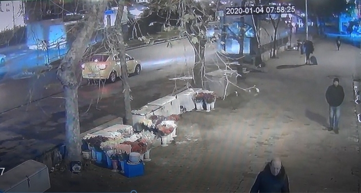 Fatih’te Elbise Hırsızlığı Kamerada