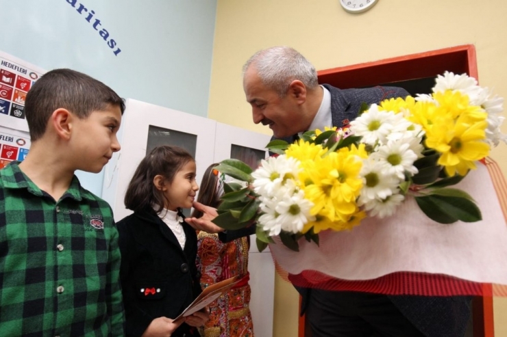Büyükgöz’den Yılbaşı Kartı Gönderen Minik Öğrencilere Ziyaret