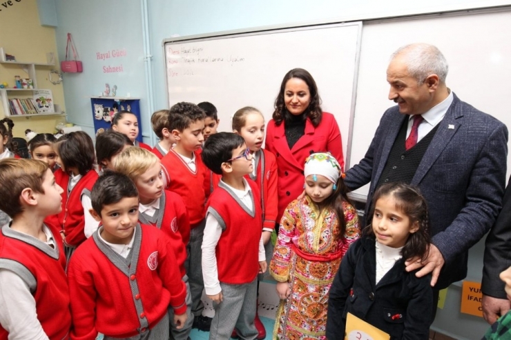 Büyükgöz’den Yılbaşı Kartı Gönderen Minik Öğrencilere Ziyaret