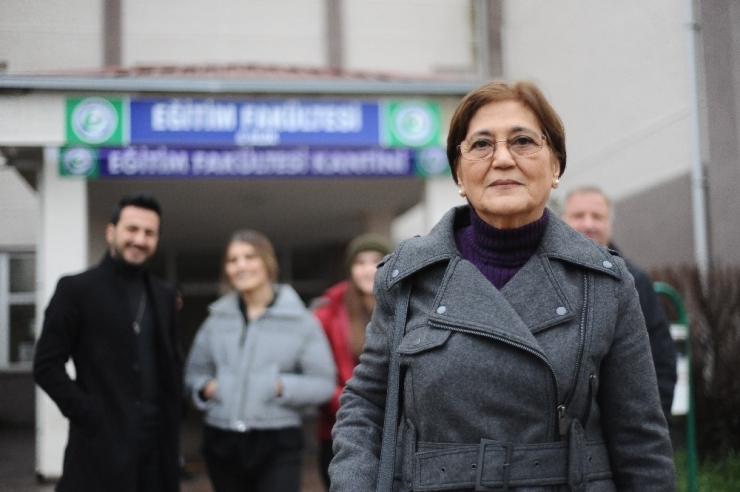 Onlarca Öğrenci Yetiştirdi, Şimdilerde İse Yeniden Öğrenci Oldu