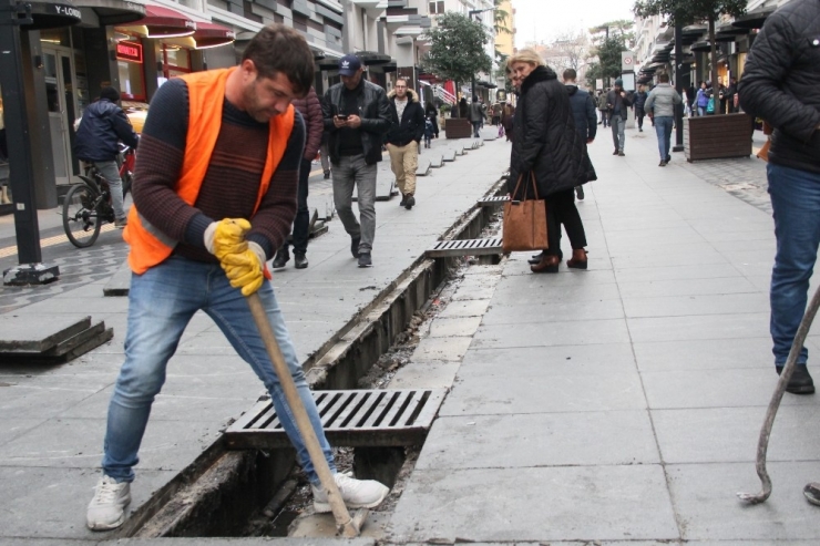 İstiklal Caddesi’ne İlk Kazma Vuruldu