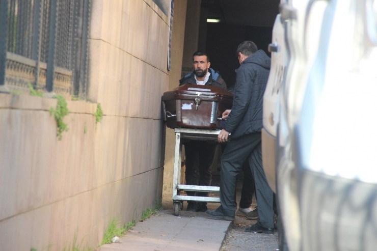 Çeşme’deki Faciada Ölenlerin Cenazeleri Teslim Edilmeye Başlandı