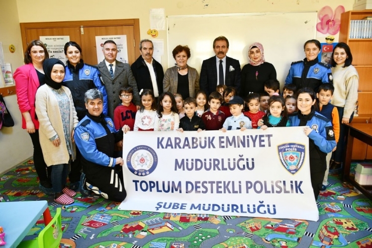 Polisler Minik Öğrencilerle Buluştu