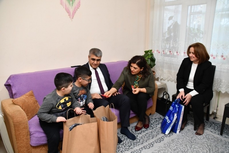 Vali Gürel, Vatandaşlara Misafir Oluyor