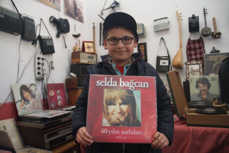 Tarihi Okulun Bir Sınıfını Müzeye Çevirdiler