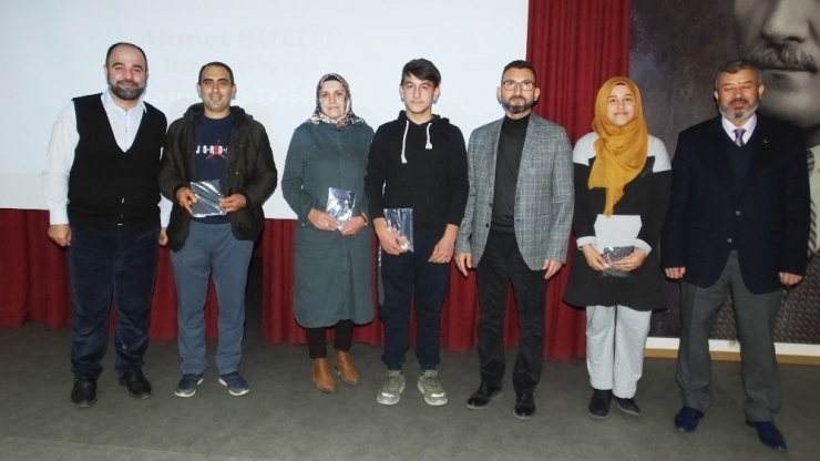 Ahmet Bulut: “Namazsız Müslüman Şarjsız Telefon Gibidir”