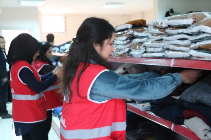 Kızılay Şanlıurfa’da Giyim Mağazası Açtı