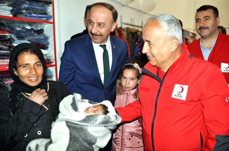 Kızılay Tel Abyad’da Sevgi Mağazası Açtı