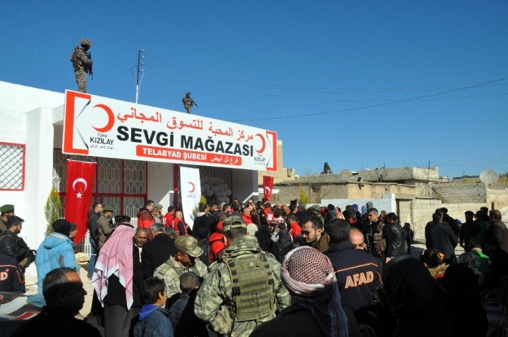 Kızılay Tel Abyad’da Sevgi Mağazası Açtı
