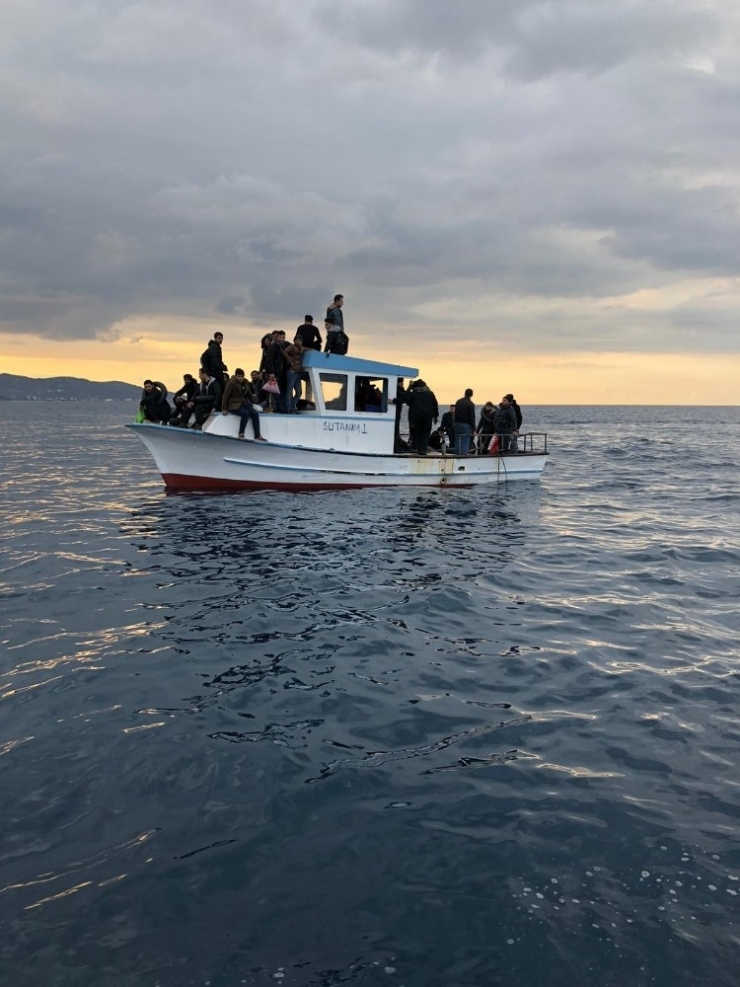 Kktc Açıklarında 34 Mülteci Yakalandı