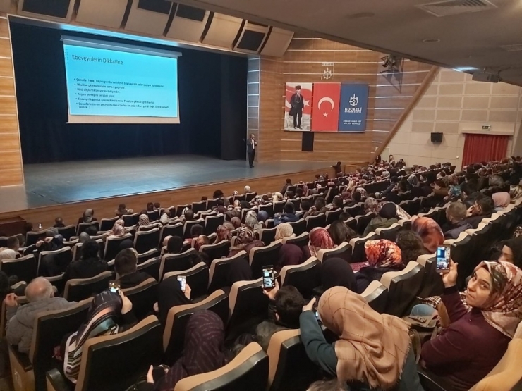 Sıtkı Aslanhan’dan “Aile İçi Eğitim” Semineri