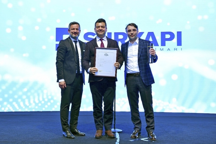 Sur Yapı’ya “Yılın İtibarlısı” Ödülü