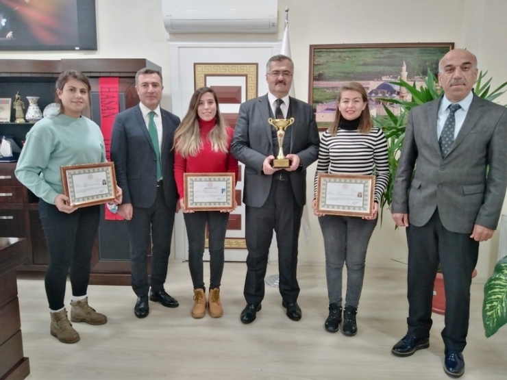 Türkiye Üçüncüsü Olan Öğretmenlere Başarı Belgesi