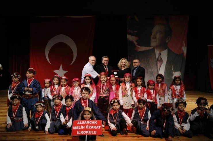 Konak’ta Halk Oyunları Şenliği Göz Doldurdu