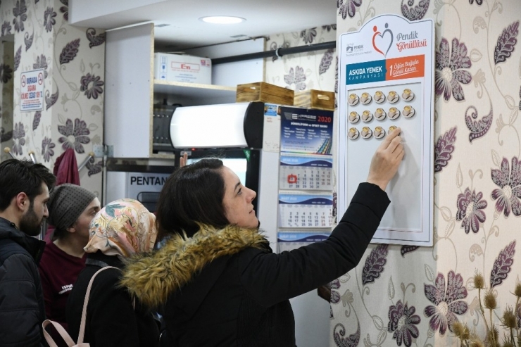 Pendik’te Askıda Yemek Yüzleri Güldürüyor