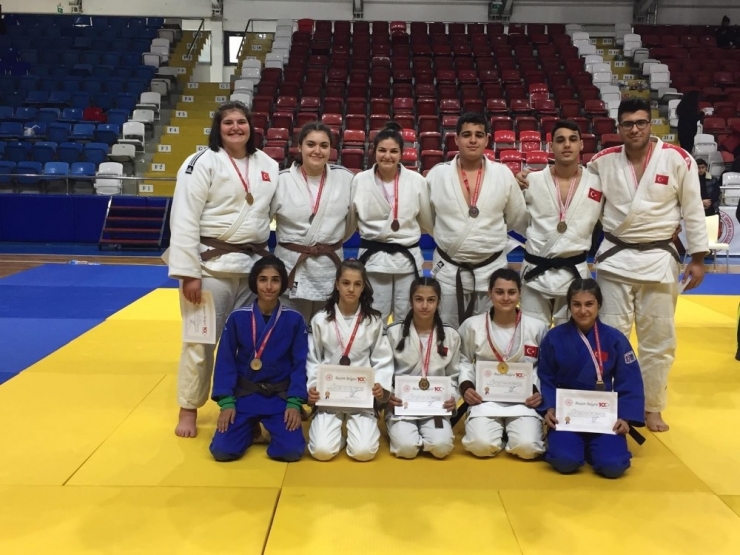 Judocular Mersin’den Madalyalarla Döndü