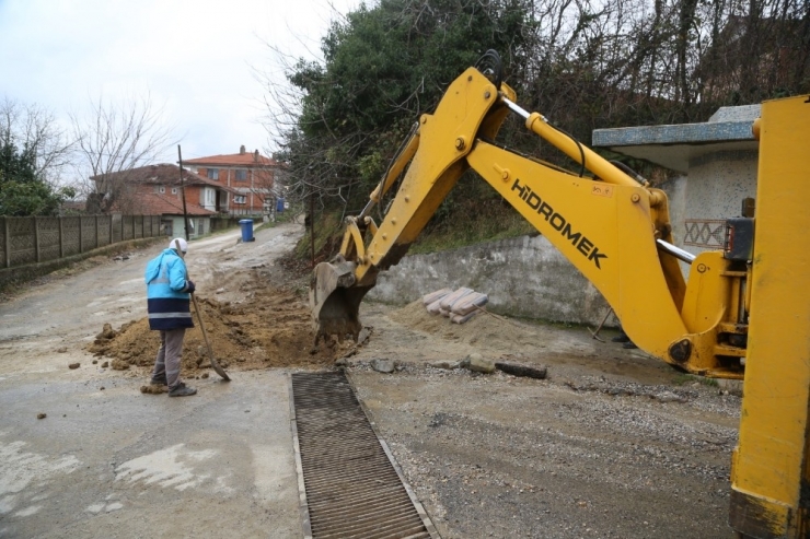 Sapanca’da Yağmur Suyu Kanal Çalışmalarına Devam