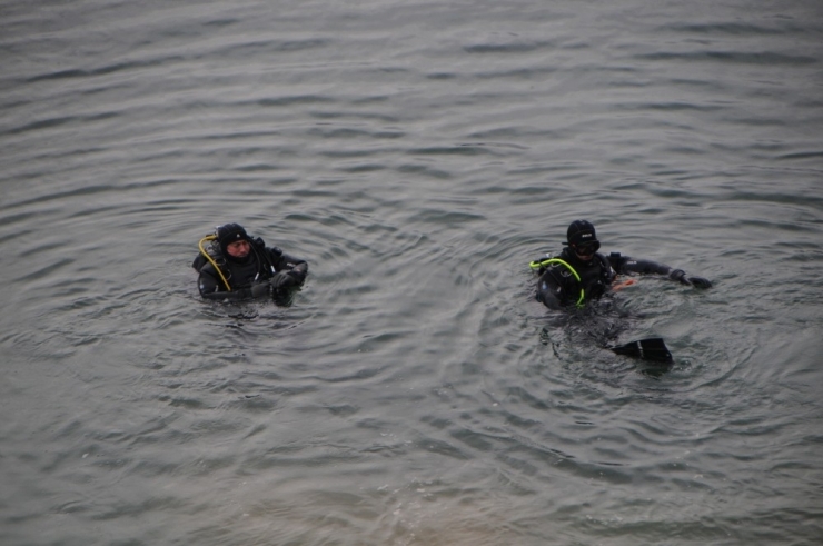 Kayıp Gülistan’ın Odasında İntihar Mektubu, Sualtında Makas Ve Reçetesi Bulundu