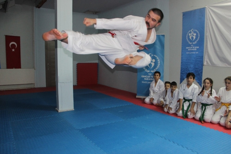 İşitme Engelli Milli Karateci Sabri Kıroğlu, Dünya Şampiyonası’na Hazırlanıyor