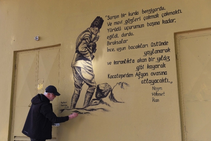 Nazım Hikmet Dizelerini Trafoya Çizdiler