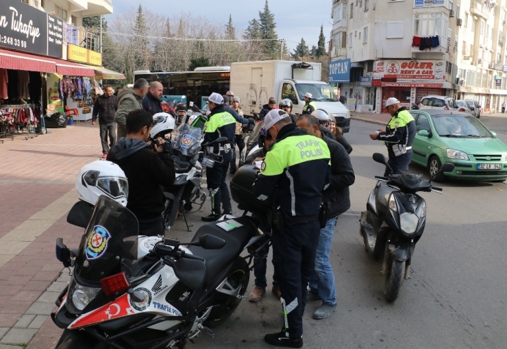 Kaskı Olmayan Yolcu, Yürüyerek Yoluna Devam Etti