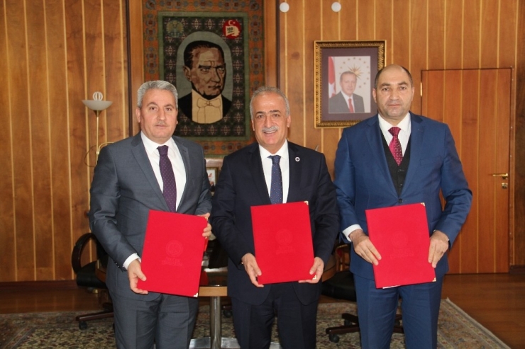 Genç Ofis İçin İmzalar Atıldı