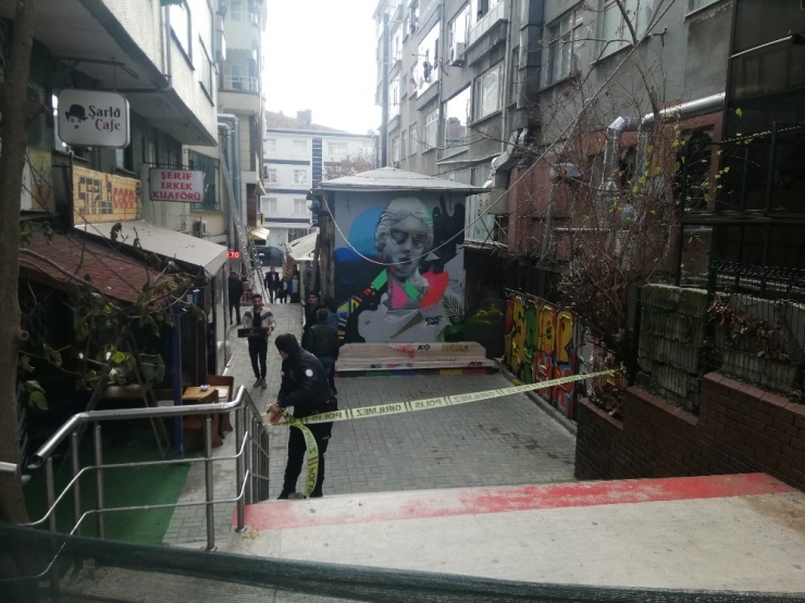 Avcılar’da Bıçaklı Kavga: 1’i Ağır 2 Yaralı